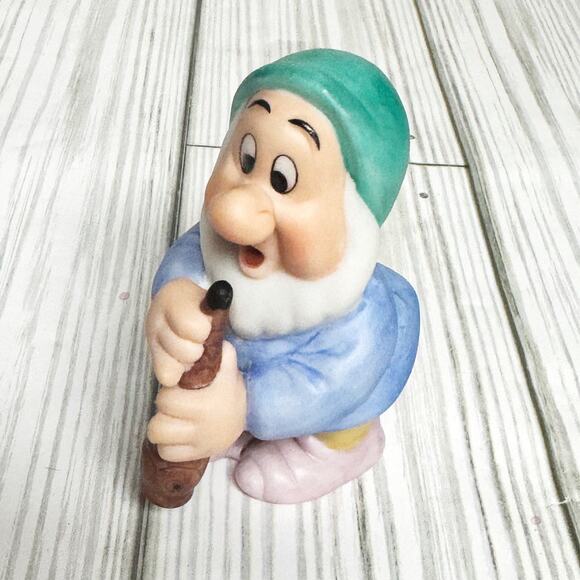 Vintage DISNEY Snow White Seven Dwarves SNEEZY Sri Lanka Porcelain Bisque ~3” - Picture 3 of 5